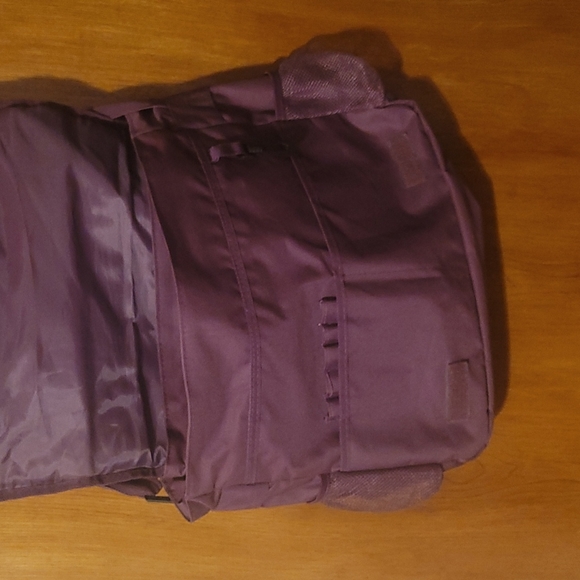 Adventure Ridge Essentials Messener Laptop Bag - Picture 2 of 5